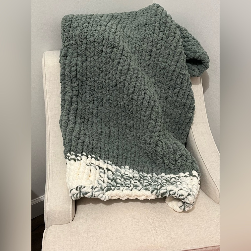 Chunky knitted blanket
